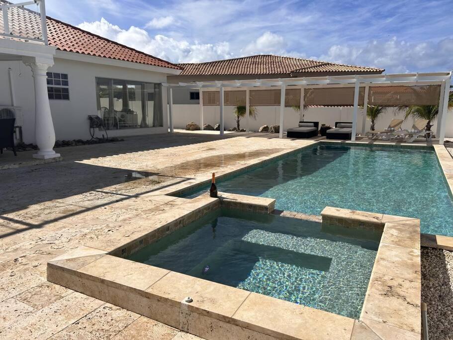 Jolie Villa Entire Villa In Noord, Aruba Palm Beach Eksteriør billede